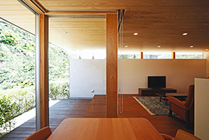 広々とした敷地を活かした、L字型の開放的な平屋！の画像