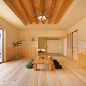 開放感にこだわった住まいの画像